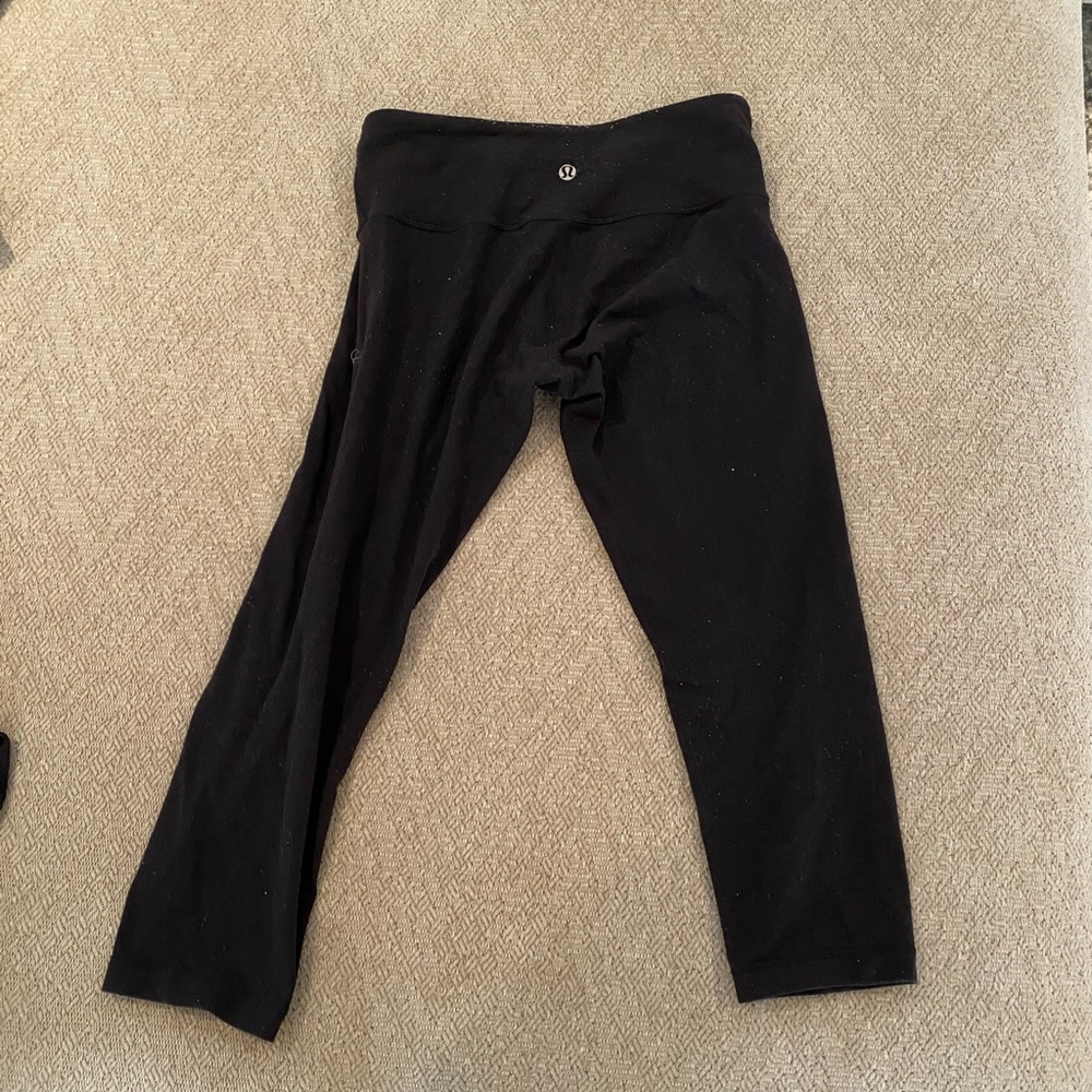 Cropped LULULEMON LEGGINGS SIZE 6.